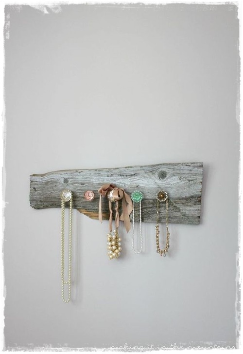 diy-barn-wood-jewelry-hanger-crafts-organizing-wall-decor