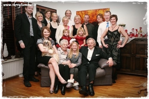 1727_1076016293968_7132_n