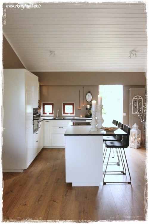 1-www-skreytumhus-is-090